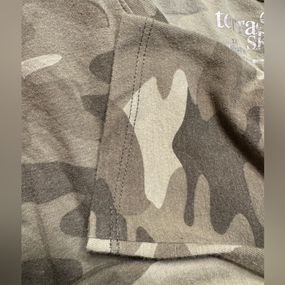 Ladies long sleeve camo tee by Terra & Sky, GUC, size 1X (16W - 18W) - Picture 6 of 8